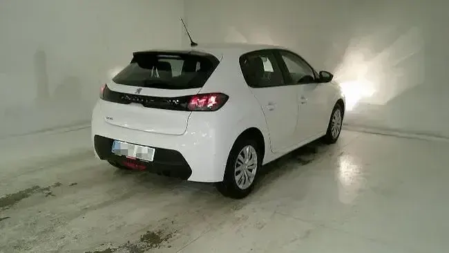 Usado Peugeot 208 Active 102 CV (75 kW) 2023 Blanco Utilitario