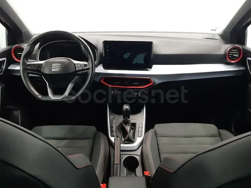 Usado Seat Arona FR 150 CV (110 kW) 2023 Gris / plata SUV