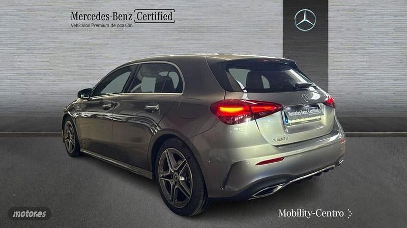 Usado Mercedes A180 116 CV (85 kW) 2024 Gris montaña Utilitario