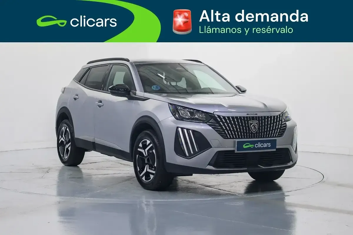 Usado Peugeot 2008 Allure 136 CV (100 kW) 2025 Gris SUV