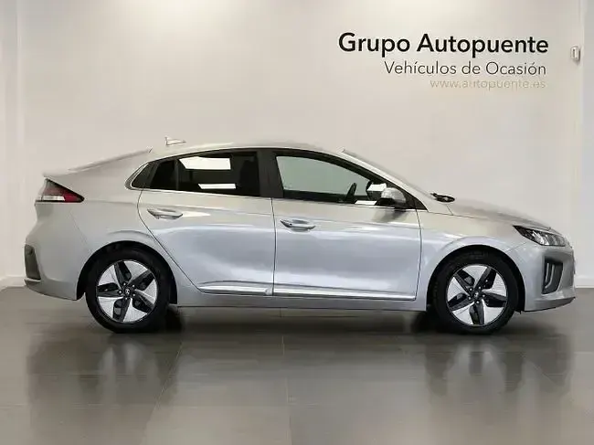 Usado Hyundai Ioniq 141 CV (103 kW) 2022 Gris / plata Utilitario