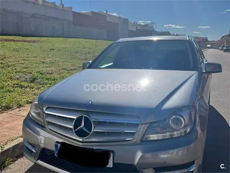 Usado Mercedes C220 Elegance 170 CV (125 kW) 2012 Gris / plata Berlina