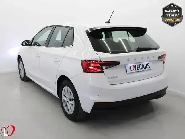 Usado Skoda Fabia Ambition 95 CV (69 kW) 2023 Blanco Berlina