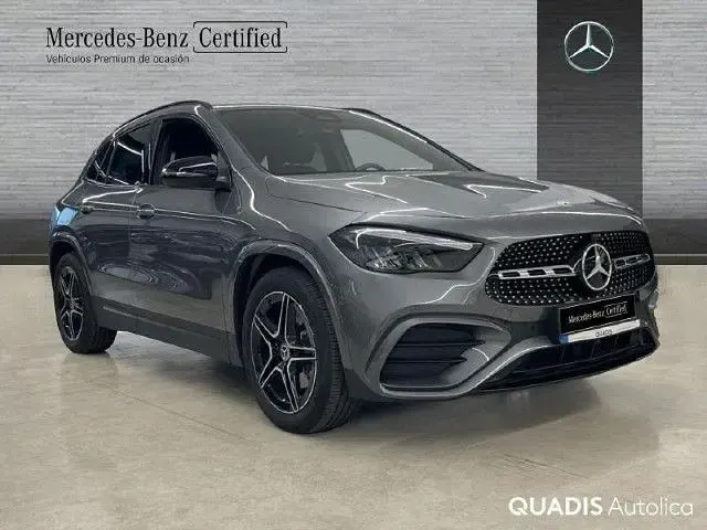 Usado Mercedes GLA200 150 CV (110 kW) 2026 Gris montaña SUV