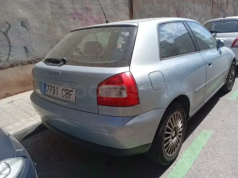 Usado Audi A3 Ambition 102 CV (75 kW) 2002 Azul Utilitario
