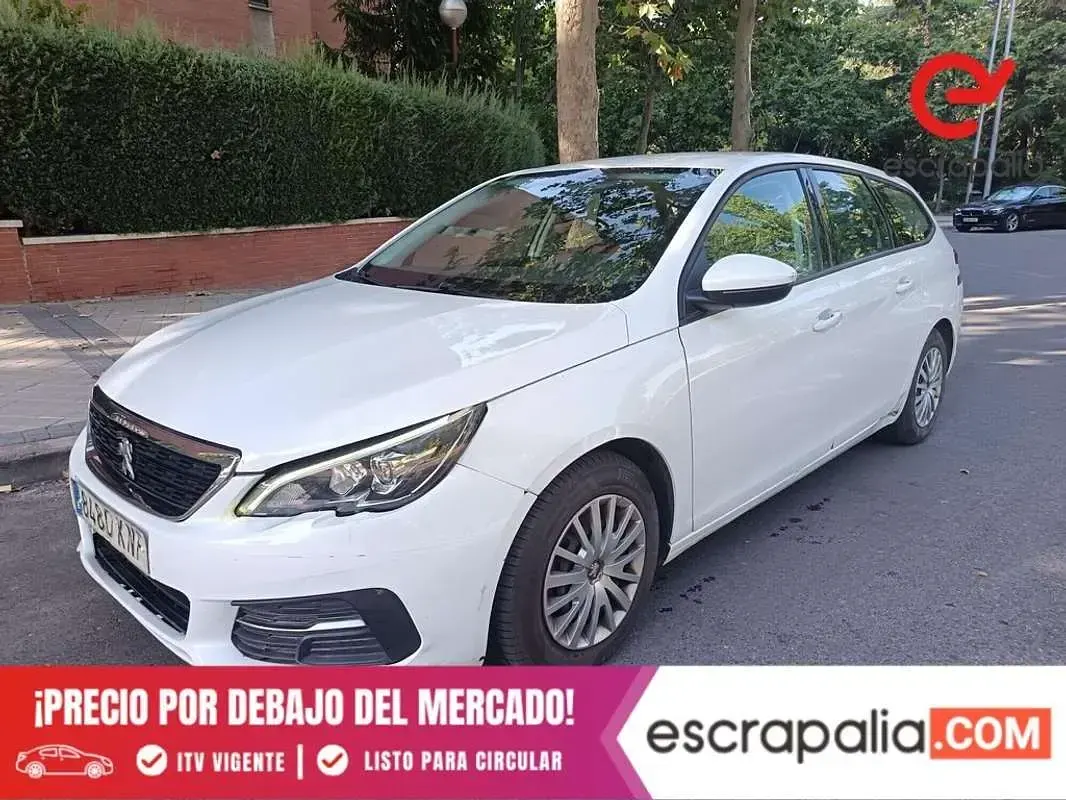 Usado Peugeot 308 SW Business-Line 100 CV (73 kW) 2018 Blanco Familiar