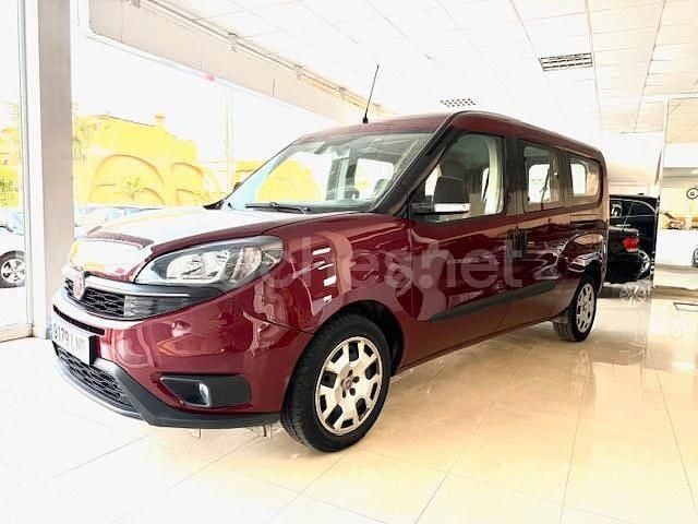 Usado Fiat Doblò Lounge 95 CV (69 kW) 2021 Granate Monovolumen