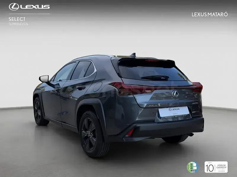 Usado Lexus UX Business Edition 184 CV (135 kW) 2022 Gris / plata SUV