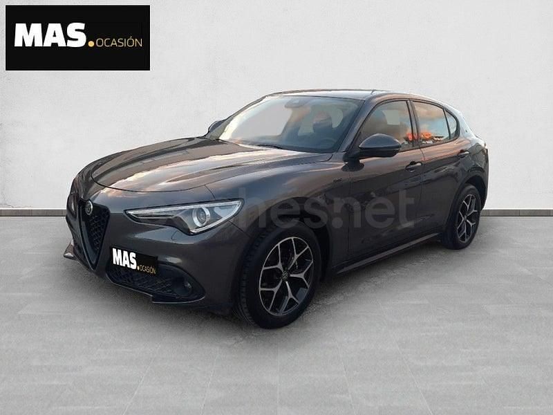 Usado Alfa Romeo Stelvio Sprint 190 CV (139 kW) 2022 Gris / plata SUV
