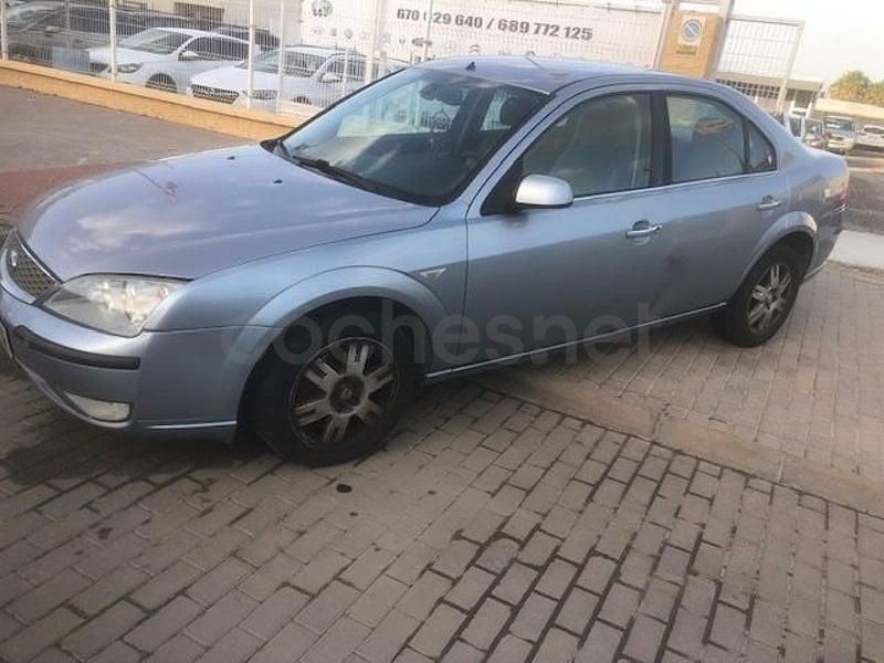 Usado Ford Mondeo Ghia 130 CV (95 kW) 2006 Azul Berlina