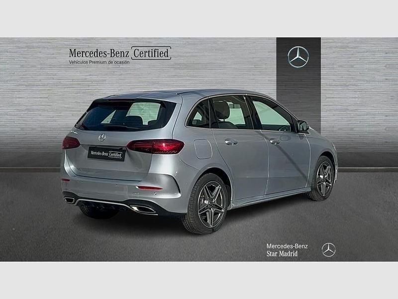 Usado Mercedes B250e AMG line 218 CV (160 kW) 2025 Gris / plata Monovolumen