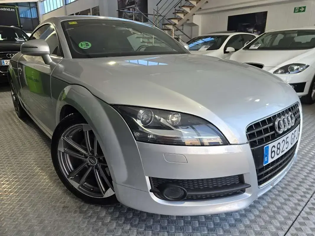 Usado Audi TT 200 CV (147 kW) 2008 Plateado Coupe