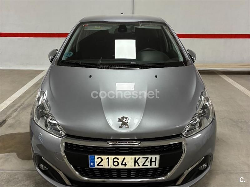 Usado Peugeot 208 Signature Sky 82 CV (60 kW) 2019 Gris / plata Utilitario