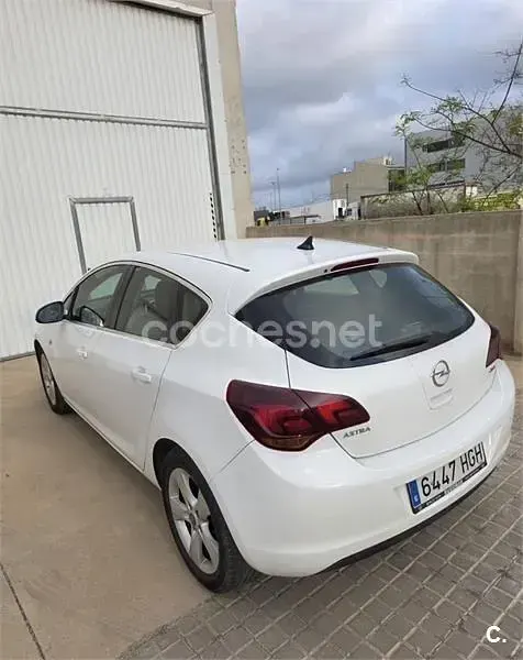 Usado Opel Astra Sportive 110 CV (80 kW) 2011 Blanco Berlina