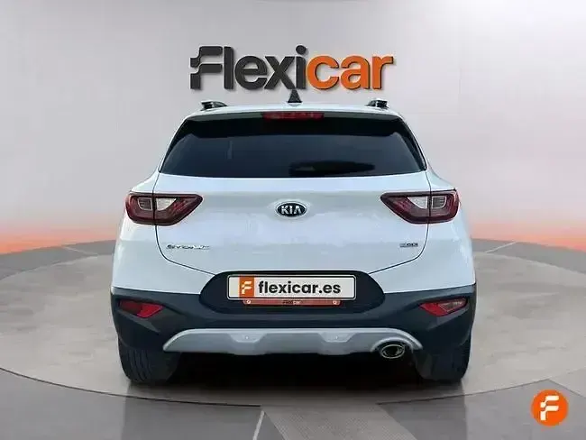 Usado Kia Stonic 100 CV (73 kW) 2020 Blanco SUV