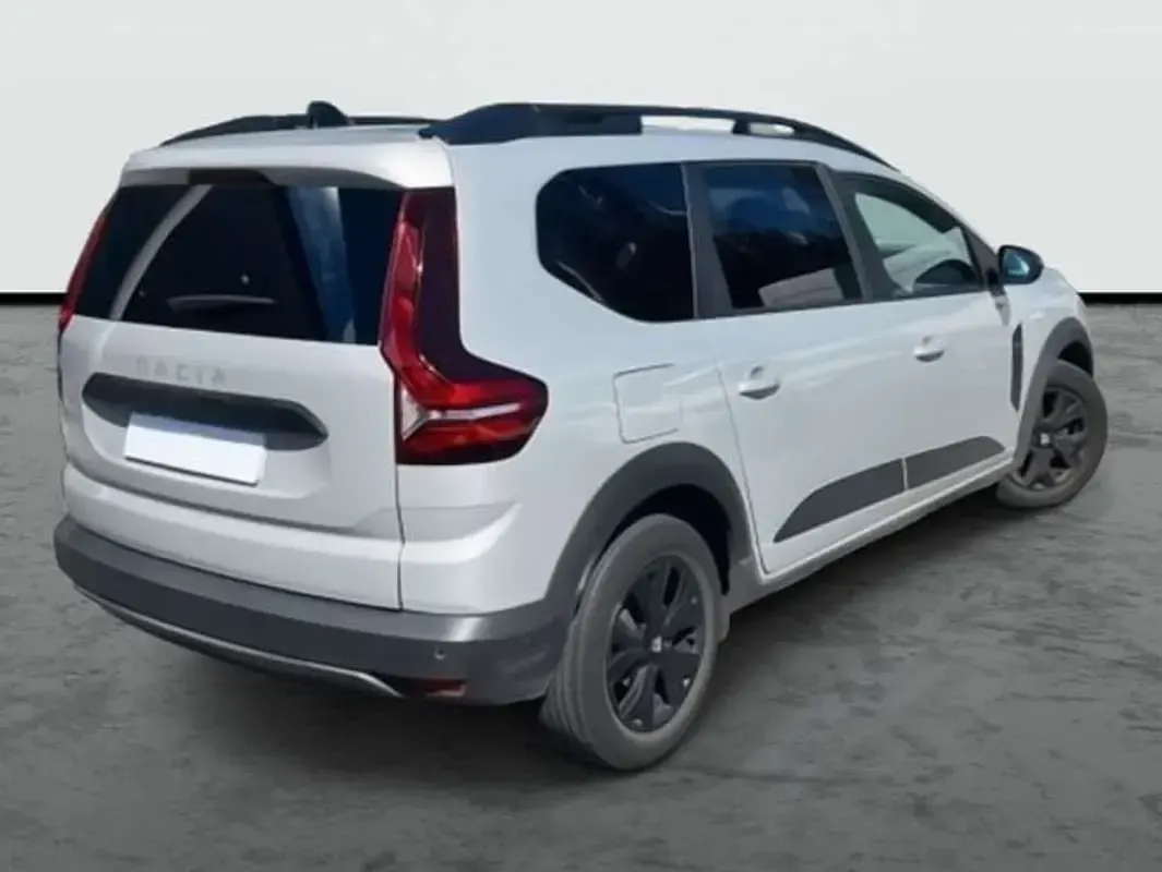 Usado Dacia Jogger 110 CV (80 kW) 2022 Plateado Monovolumen