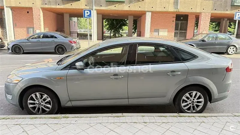 Usado Ford Mondeo Titanium 140 CV (102 kW) 2009 Blanco Berlina