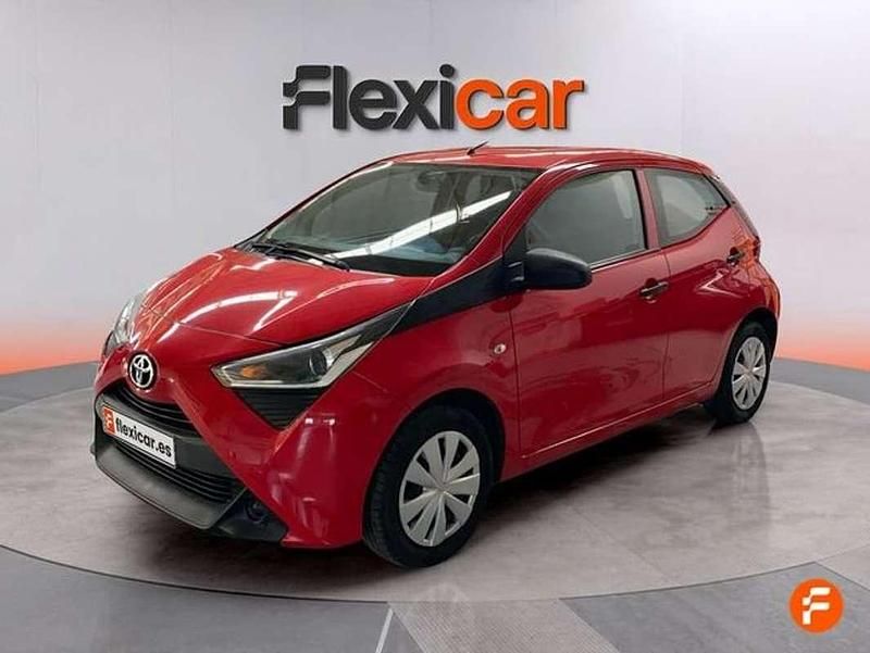 Używany Toyota Aygo X-play 72 KM (52 kW) 2022 Czerwony Hatchback