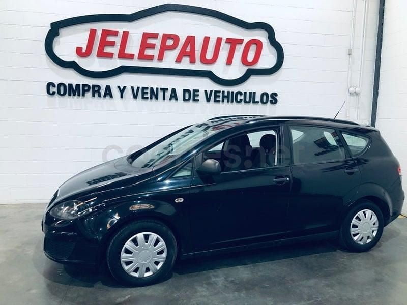 Usado Seat Altea XL 90 CV (66 kW) 2010 Marrón Monovolumen