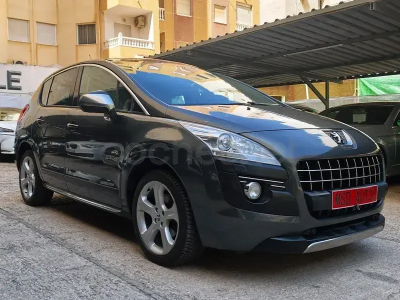 Usado Peugeot 3008 Allure 163 CV (119 kW) 2012 Gris / plata Familiar