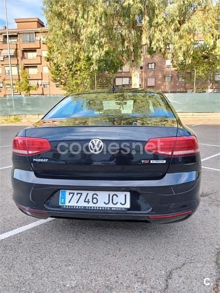 Usado VW Passat Advance 120 CV (88 kW) 2015 Negro Berlina