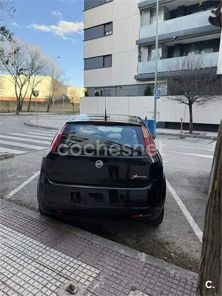 Usado Fiat Punto Dynamic 85 CV (62 kW) 2006 Negro Utilitario
