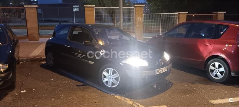 Negro Usado 2005 Renault Mégane II Authentique Berlina | 1500 € (Buen precio) - Imagen 1/4
