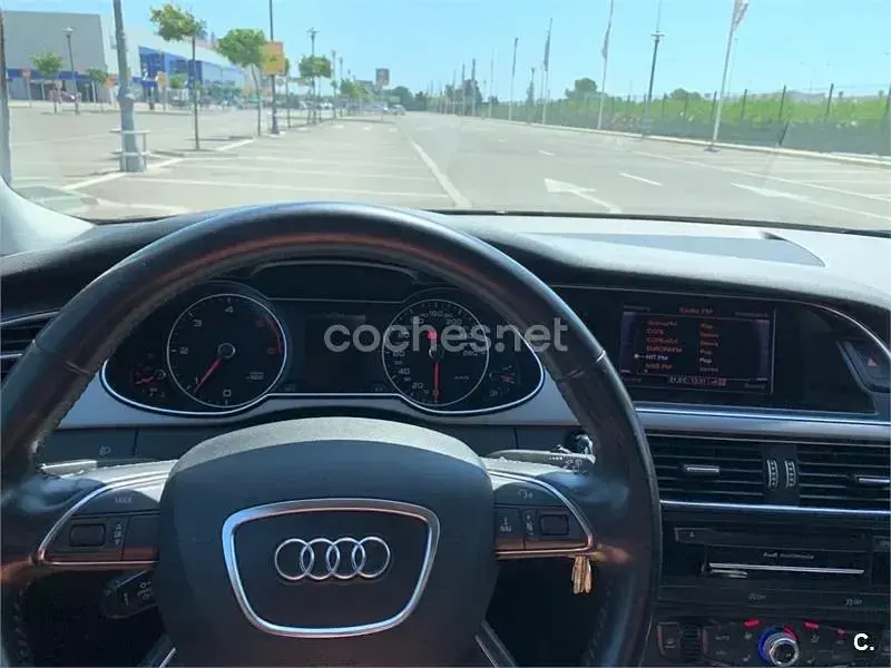Usado Audi A4 143 CV (105 kW) 2013 Negro Familiar