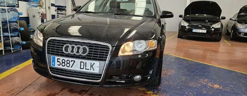 Usado Audi A4 140 CV (102 kW) 2006 Negro Berlina