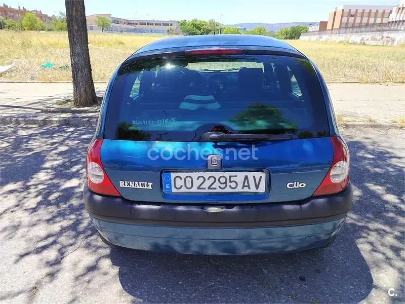 Usado Renault Clio II 75 CV (55 kW) 1999 Azul Berlina
