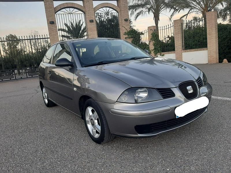 Usado Seat Ibiza Stella 64 CV (47 kW) 2003 Gris Utilitario