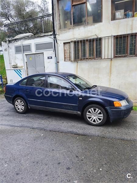 Usado VW Passat Comfortline 110 CV (80 kW) 1997 Azul Berlina