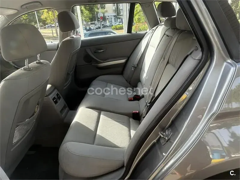 Usado BMW 320 177 CV (130 kW) 2011 Gris / plata Familiar