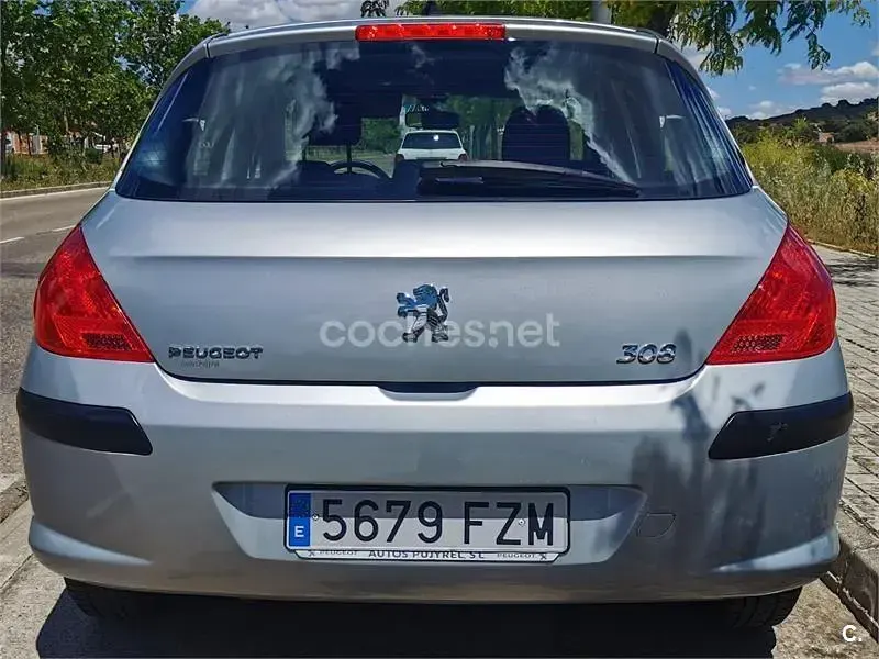 Usado Peugeot 308 90 CV (66 kW) 2008 Gris / plata Berlina