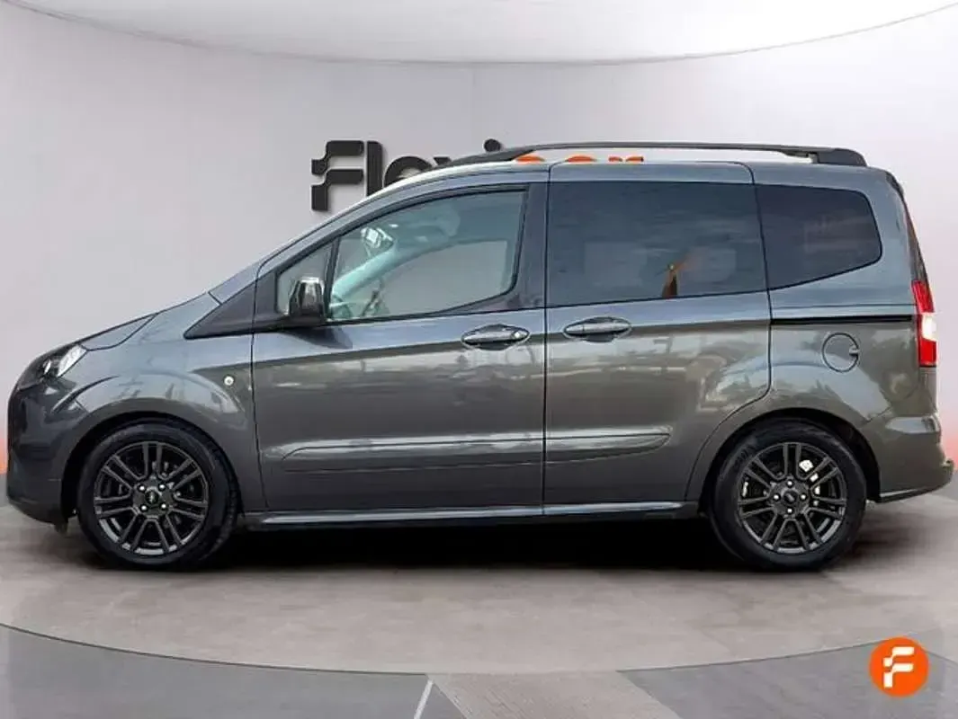 Usado Ford Tourneo Courier Sport 101 CV (74 kW) 2020 Gris Monovolumen