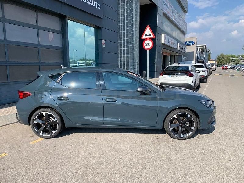 Usado Cupra Leon 150 CV (110 kW) 2024 Azul Berlina
