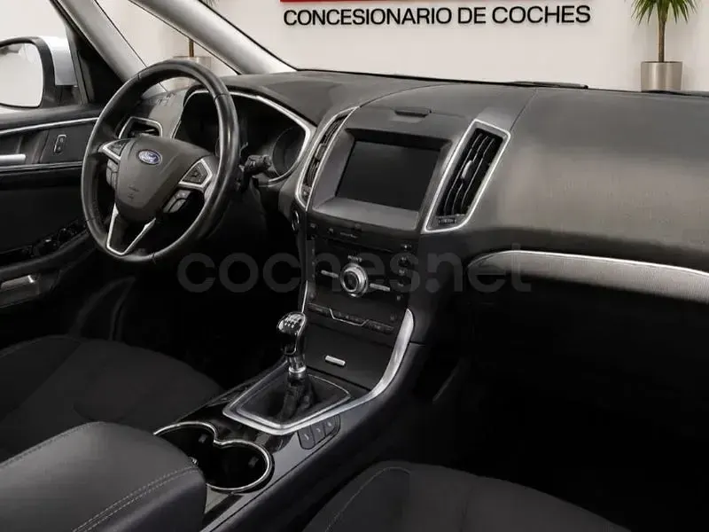 Usado Ford S-MAX Titanium 150 CV (110 kW) 2022 Gris / plata Monovolumen