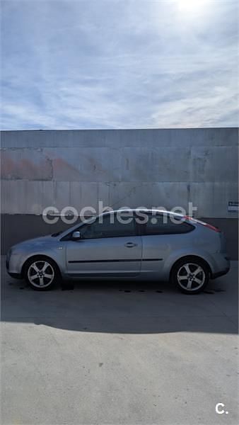 Usado Ford Focus Sport 115 CV (84 kW) 2005 Azul Berlina