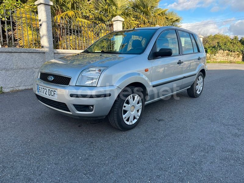 Gris / plata Usado 2005 Ford Fusion Trend Berlina | 5000 € (Un poco caro) - Imagen 1/4