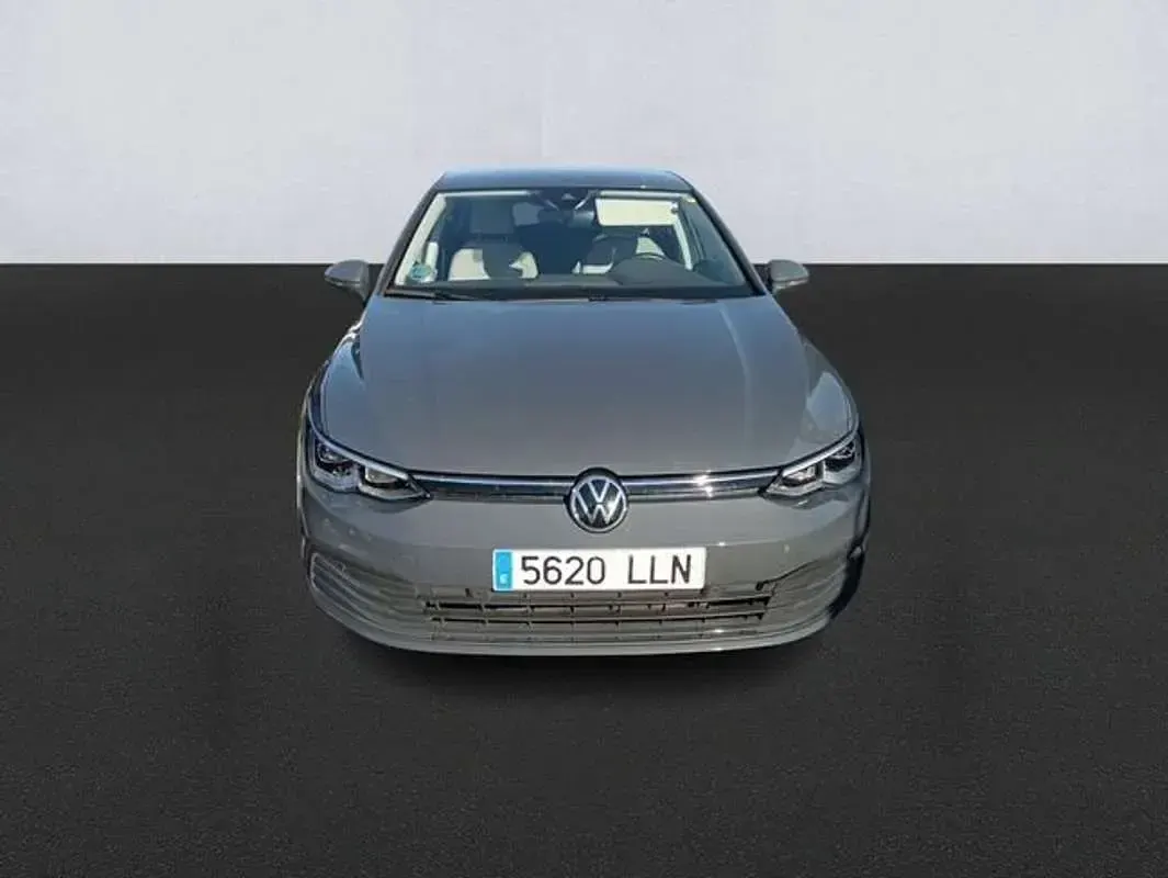 Usado VW Golf VIII Life 116 CV (85 kW) 2020 Gris Utilitario
