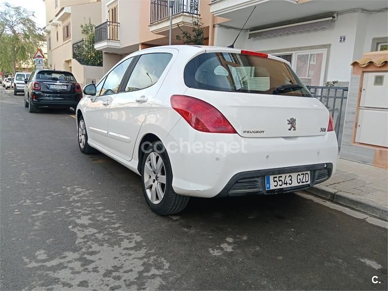 Usado Peugeot 308 90 CV (66 kW) 2010 Blanco Berlina