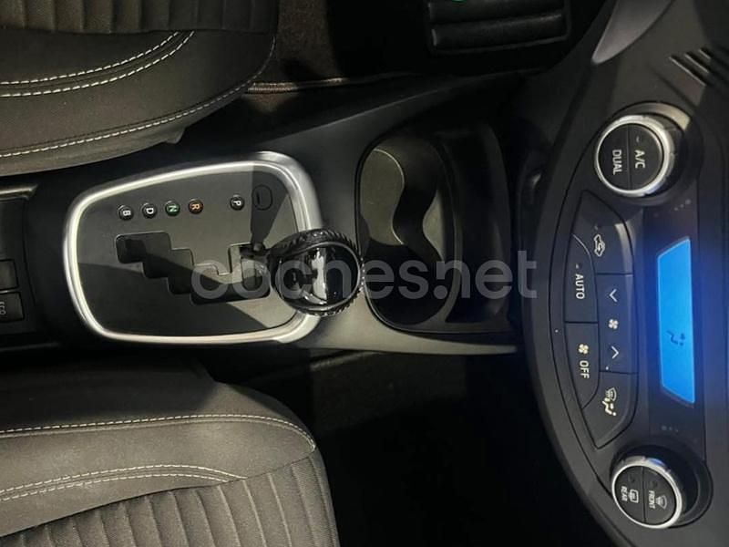 Usado Toyota Yaris Hybrid Active 100 CV (73 kW) 2019 Blanco Berlina