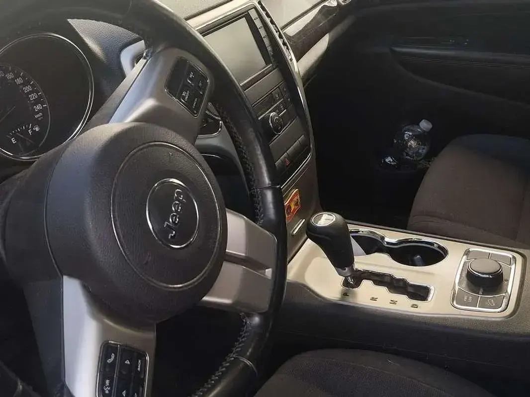 Usado Jeep Grand Cherokee Laredo 190 CV (139 kW) 2011 Gris SUV