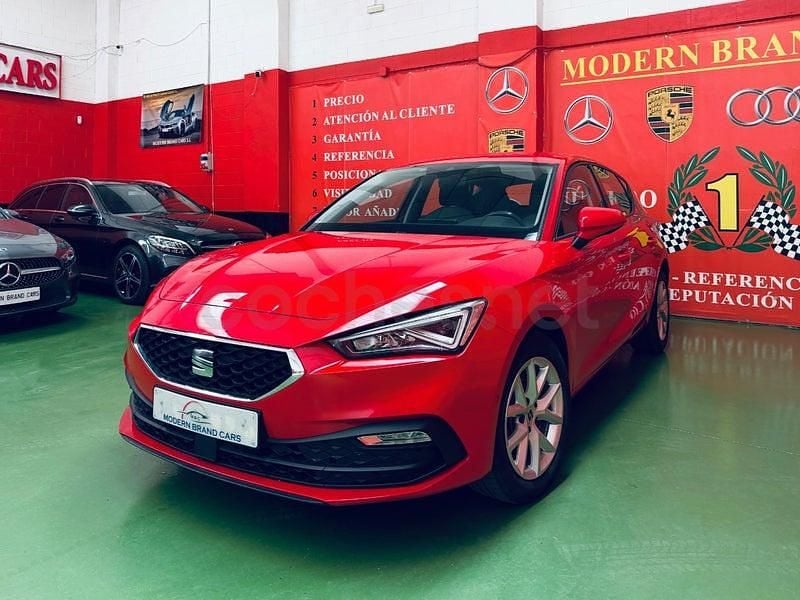 Używany Seat Leon Style 115 KM (84 kW) 2022 Czerwony Sedan/Limuzyna