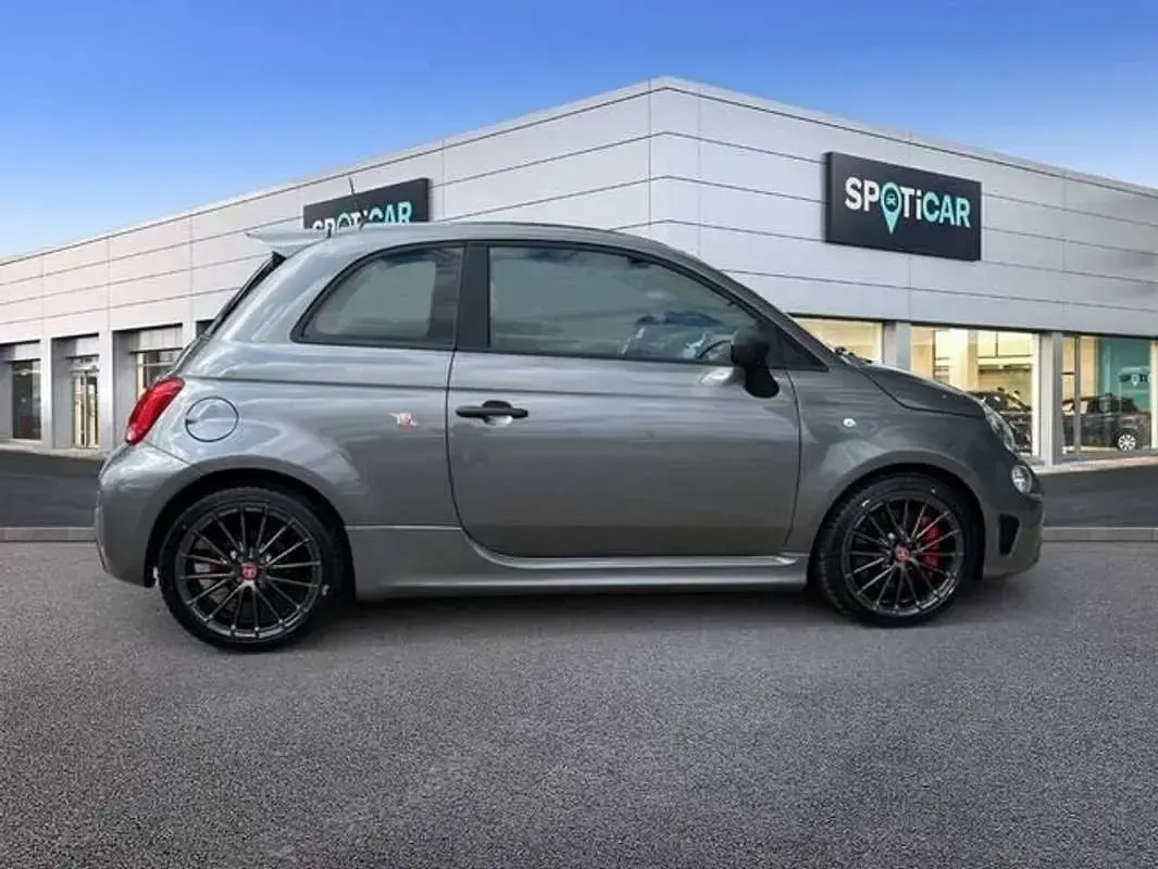 Usado Abarth 695 179 CV (131 kW) 2023 Gris Utilitario