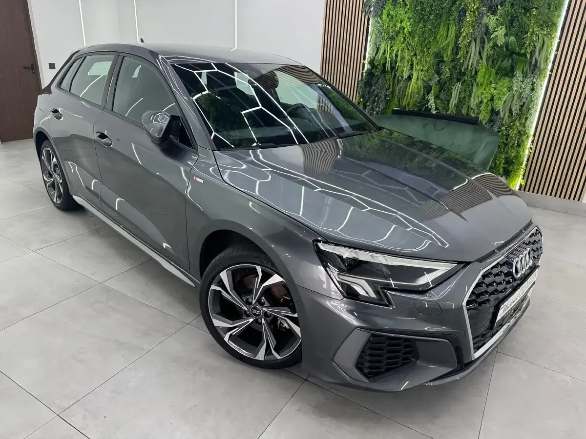 Usado Audi A3 Sportback e-tron S-Line 204 CV (150 kW) 2023 Gris Utilitario