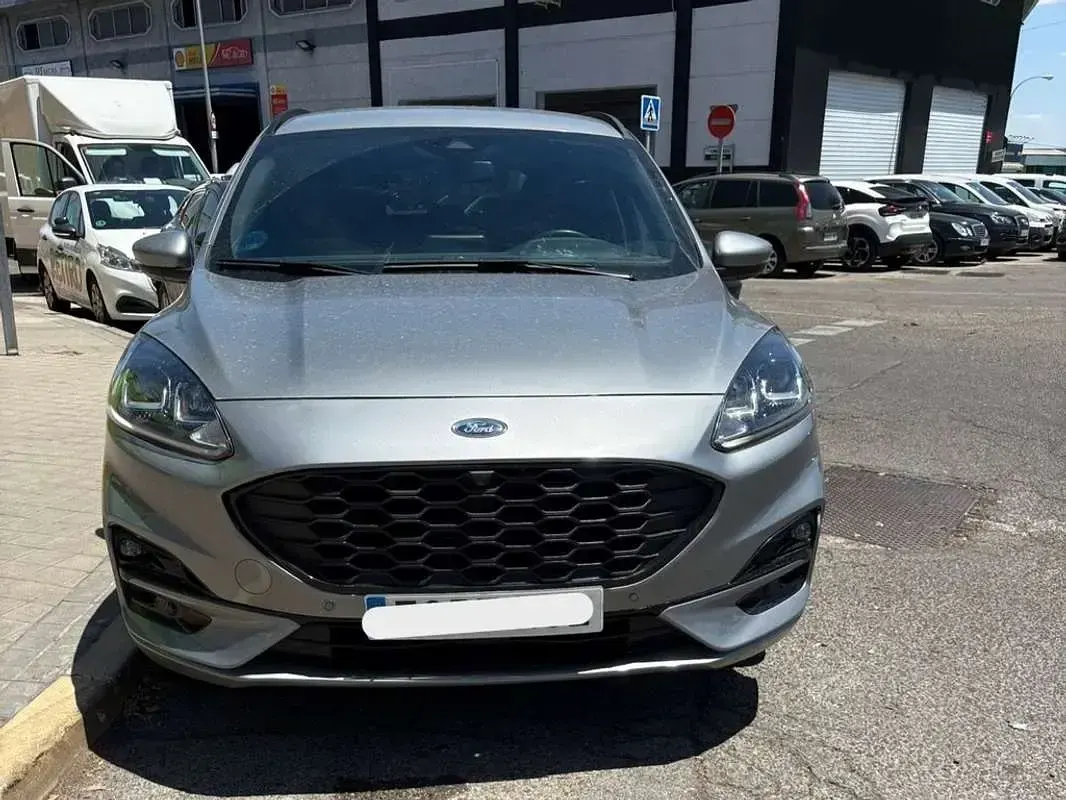 Usado Ford Kuga ST-Line X 226 CV (166 kW) 2023 Gris SUV