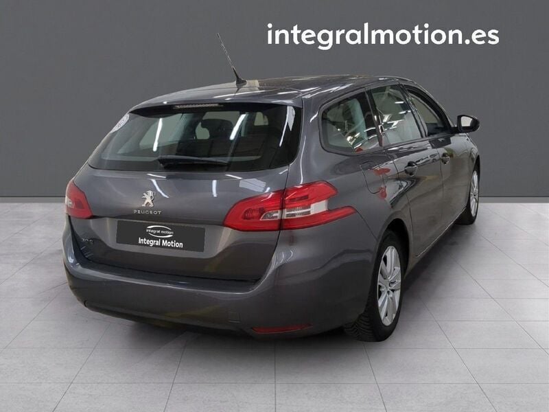 Usado Peugeot 308 Active 130 CV (95 kW) 2018 Gris Utilitario