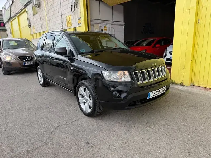 Usado Jeep Compass Sport 156 CV (114 kW) 2013 Negro SUV