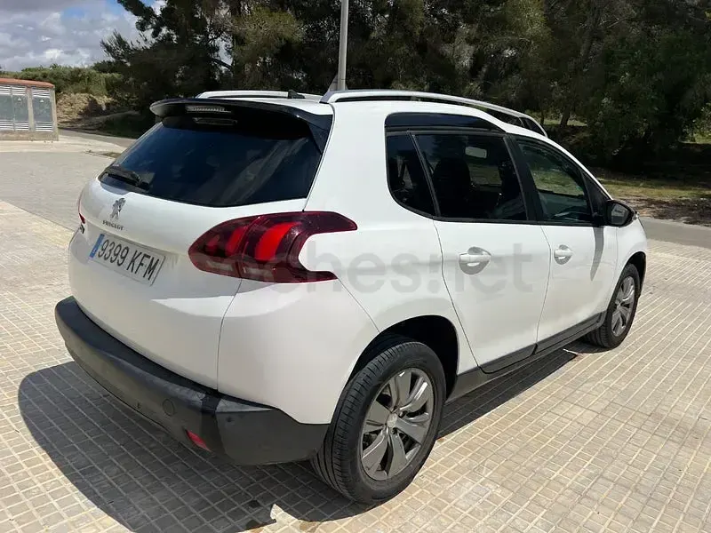Usado Peugeot 2008 Style 100 CV (73 kW) 2017 Blanco SUV
